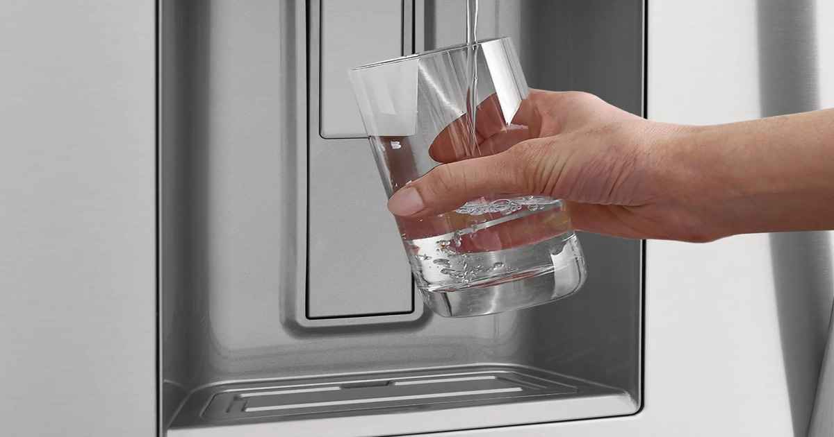 یکی دیگر از مشکلات رایج یخچال، خرابی آبسردکن یا یخساز است.