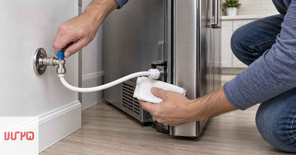 باز کردن جریان آب و بررسی نشتی، یکی از مراحل نحوه تعویض فیلتر آب یخچال است.